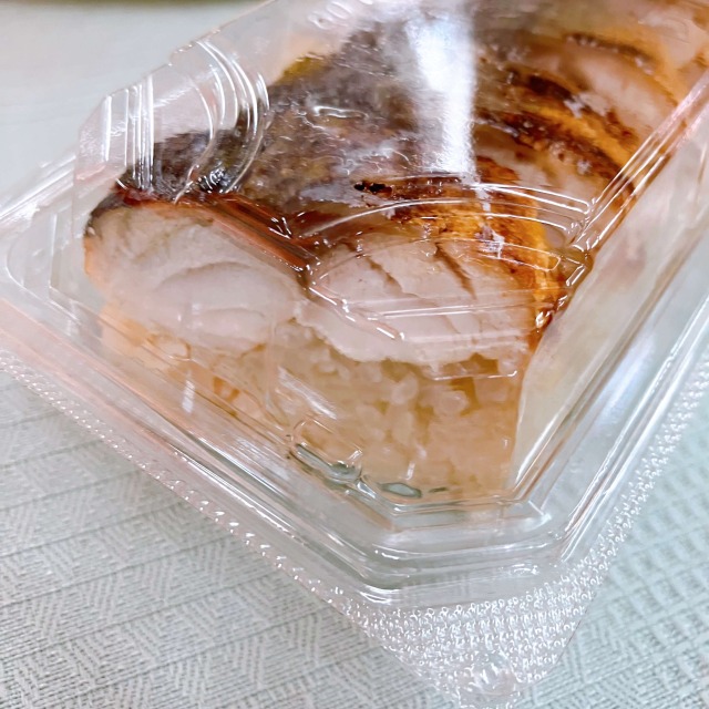 肉厚な焼鯖寿司